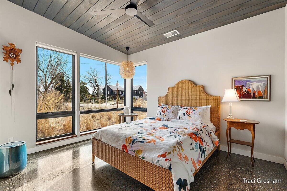 20028 North Shore Drive, Spring Lake, MI, 49456-9423