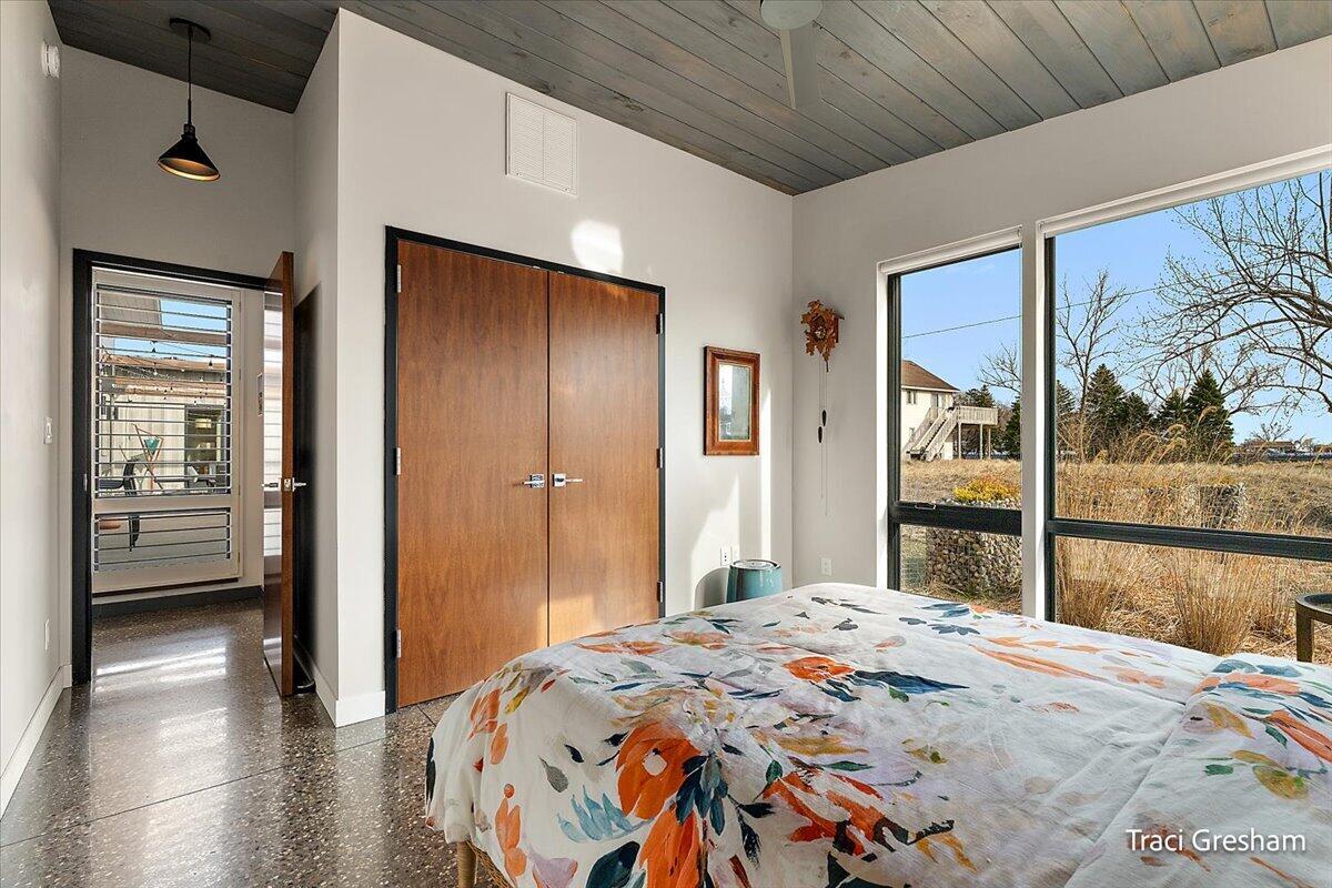 20028 North Shore Drive, Spring Lake, MI, 49456-9423