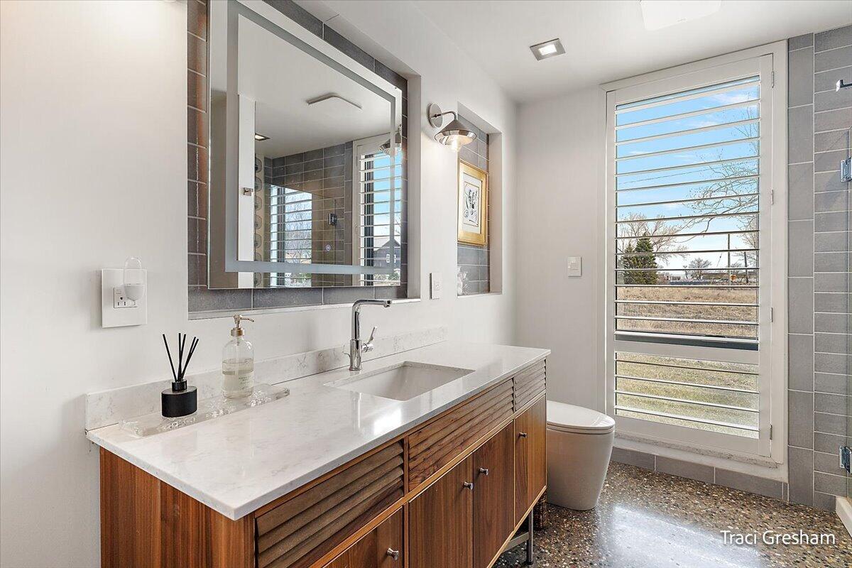 20028 North Shore Drive, Spring Lake, MI, 49456-9423