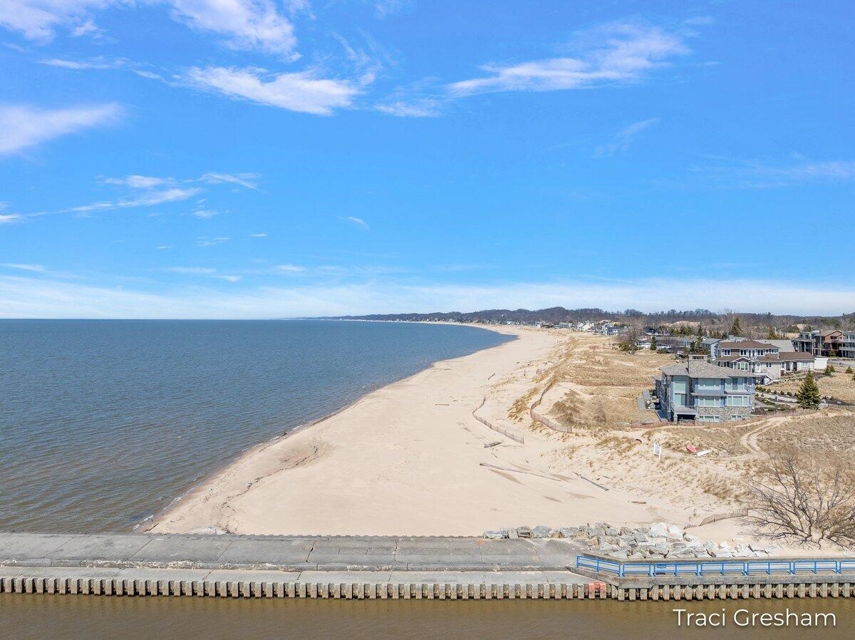 20028 North Shore Drive, Spring Lake, MI, 49456-9423