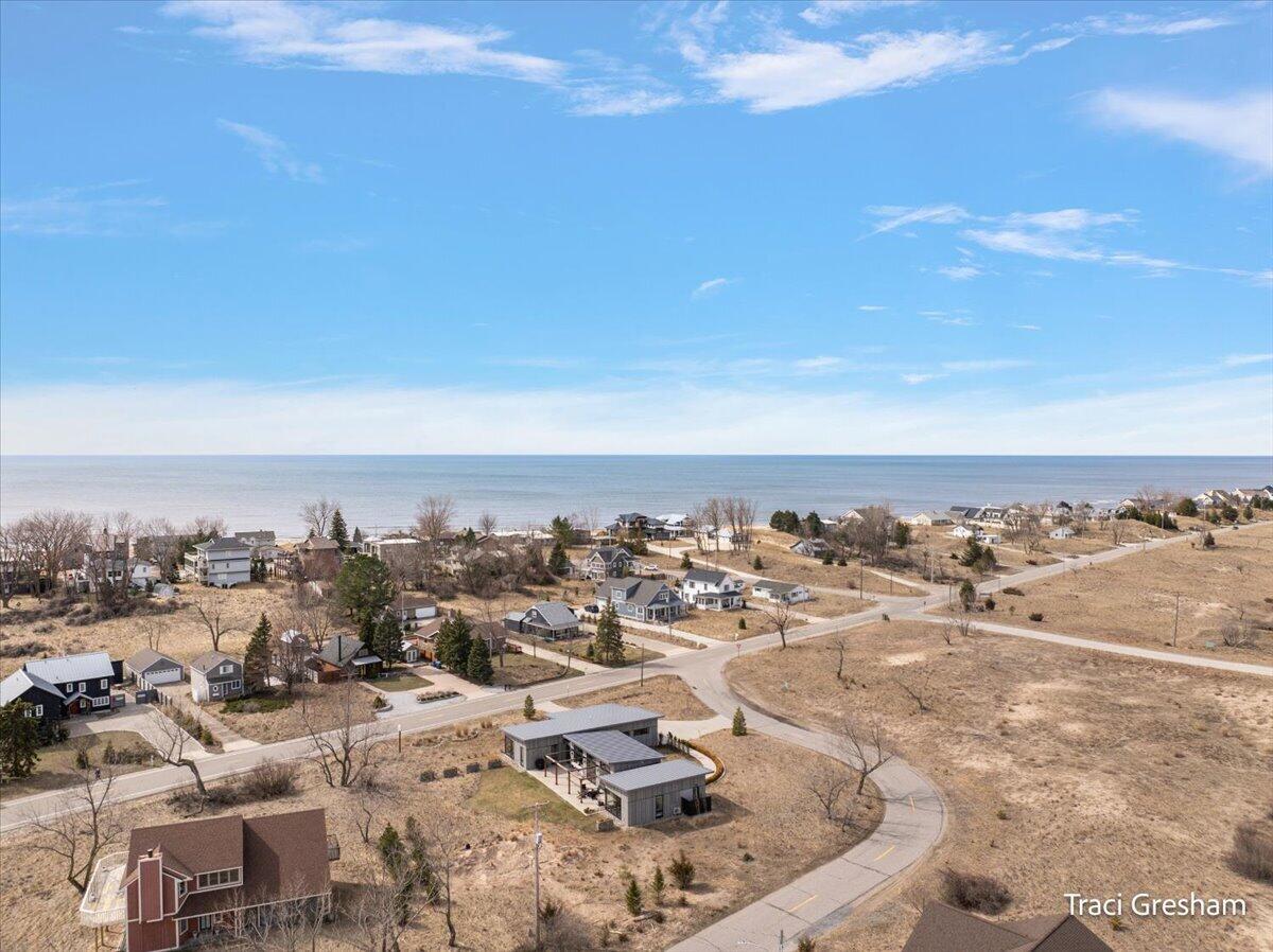 20028 North Shore Drive, Spring Lake, MI, 49456-9423