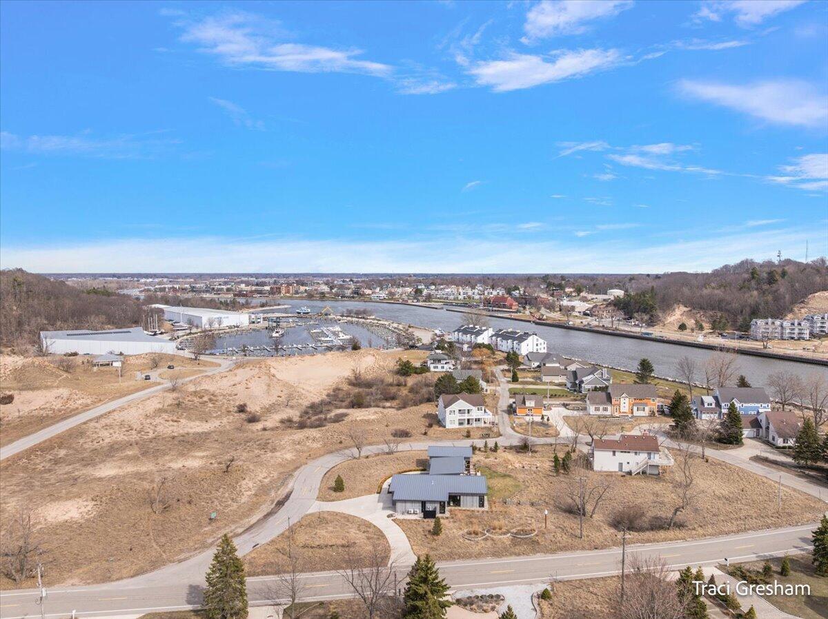 20028 North Shore Drive, Spring Lake, MI, 49456-9423