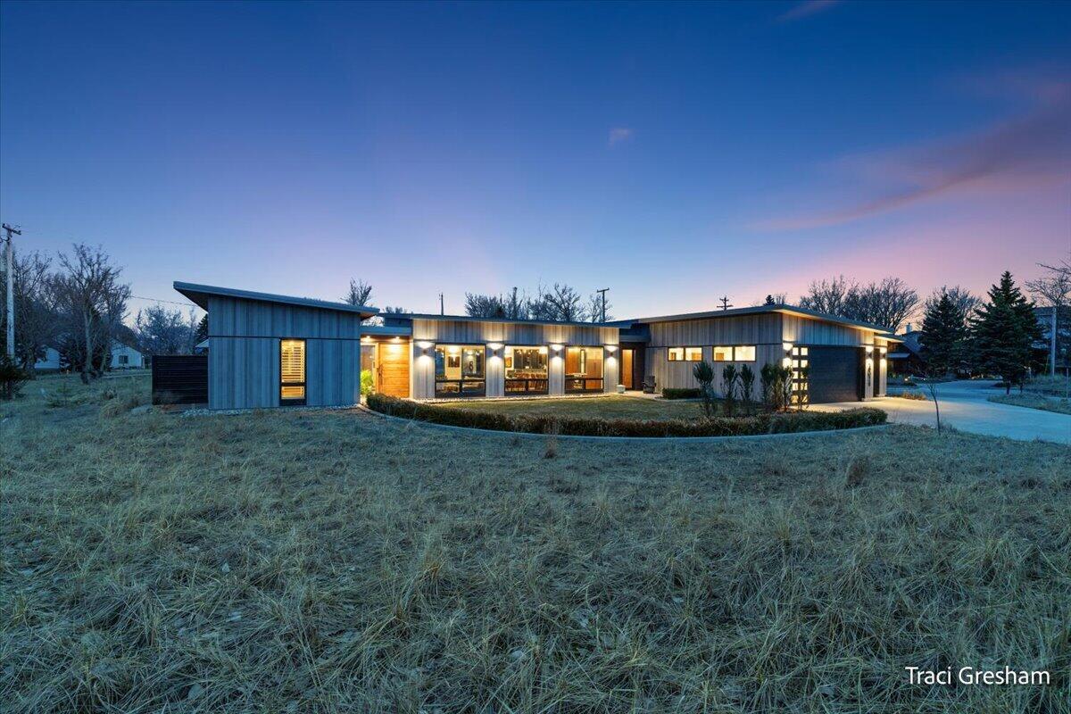 20028 North Shore Drive, Spring Lake, MI, 49456-9423