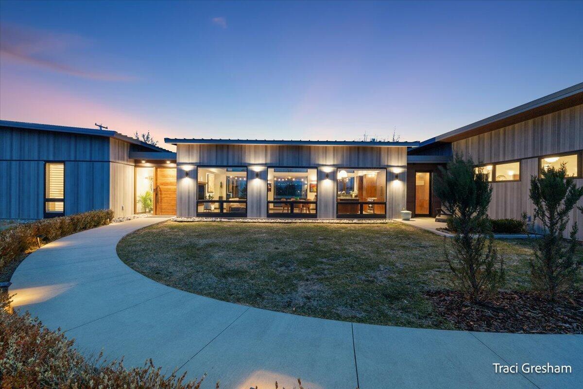 20028 North Shore Drive, Spring Lake, MI, 49456-9423