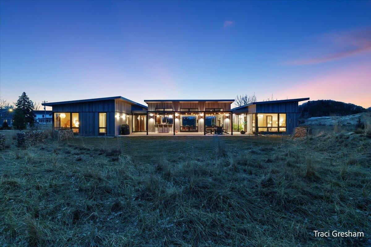 20028 North Shore Drive, Spring Lake, MI, 49456-9423