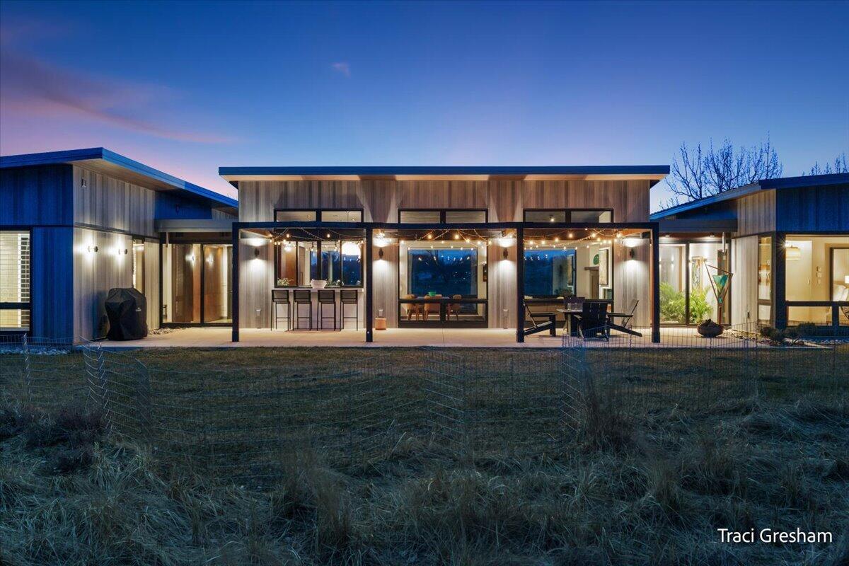 20028 North Shore Drive, Spring Lake, MI, 49456-9423