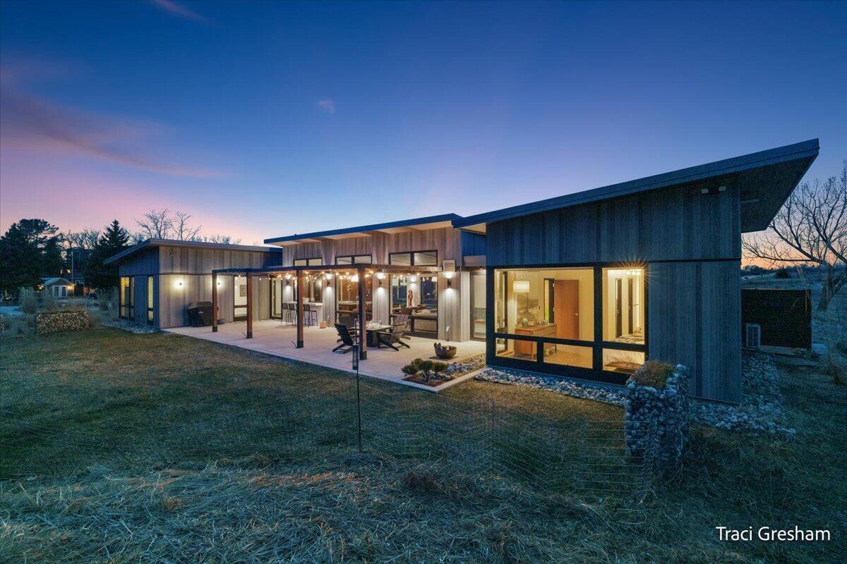 20028 North Shore Drive, Spring Lake, MI, 49456-9423