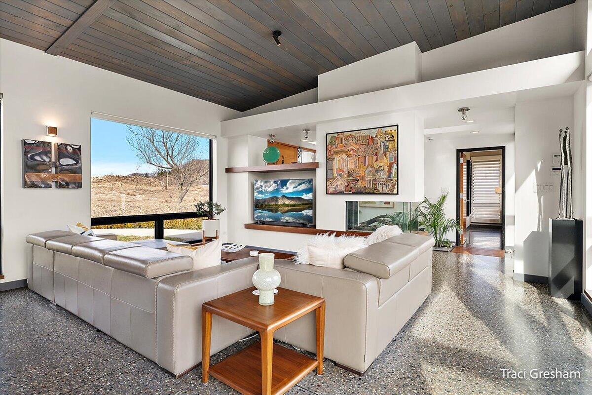 20028 North Shore Drive, Spring Lake, MI, 49456-9423