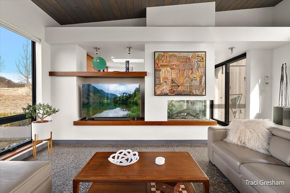 20028 North Shore Drive, Spring Lake, MI, 49456-9423