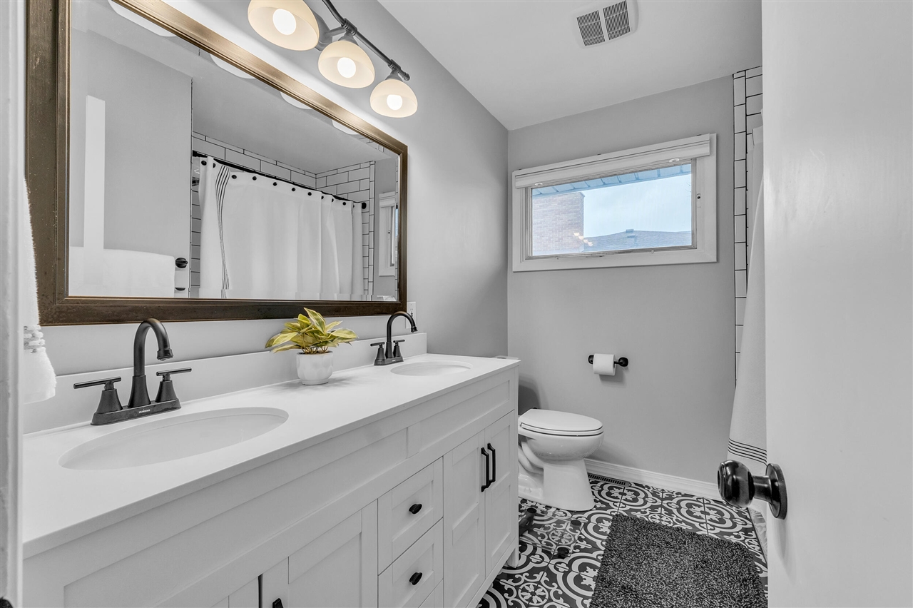 1717 Waverly Road, Ann Arbor, MI, 48103-5649