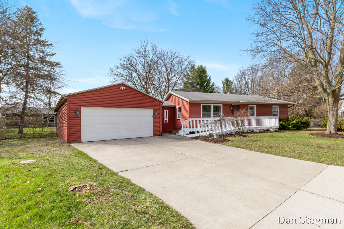 2791 Sandalwood Court, Grand Rapids, MI, 49525-1302