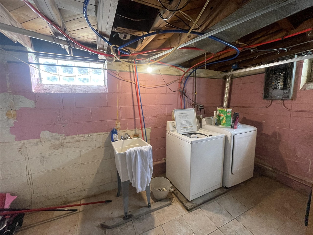 6761 Archdale Street, Detroit, MI, 48228-3570