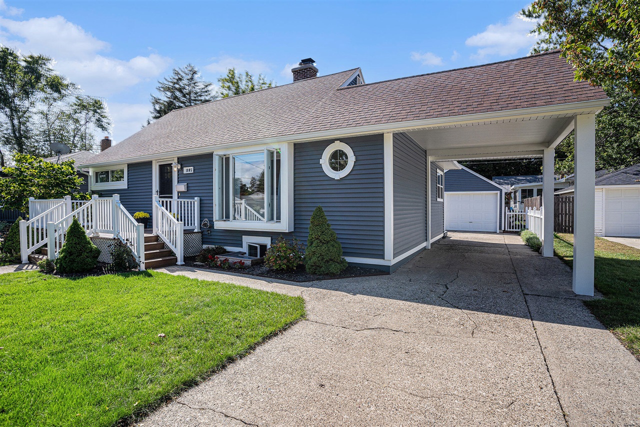 1805 Wisconsin Street, Grand Haven, MI, 49417-2571