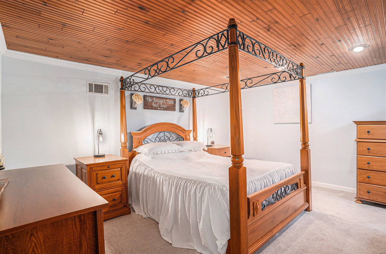 1805 Wisconsin Street, Grand Haven, MI, 49417-2571