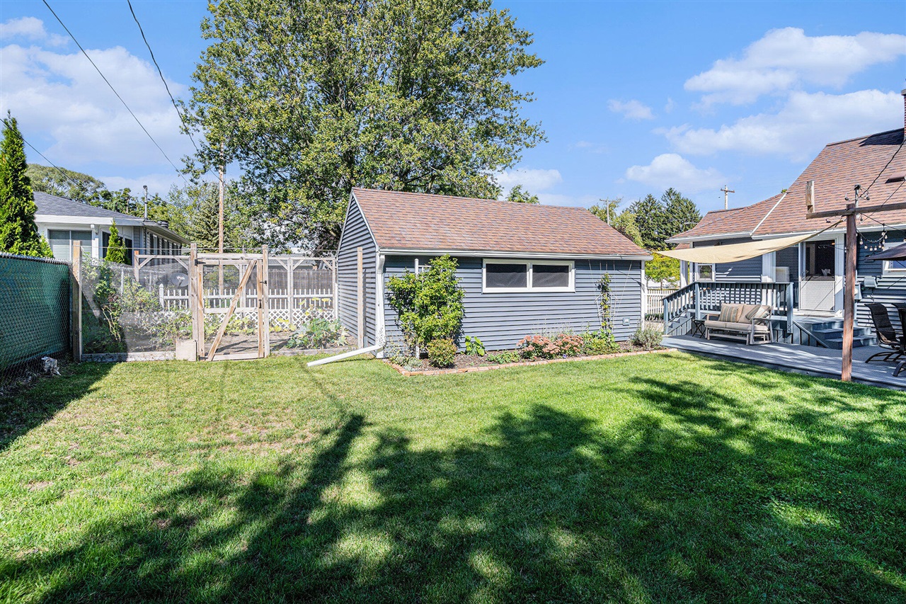 1805 Wisconsin Street, Grand Haven, MI, 49417-2571