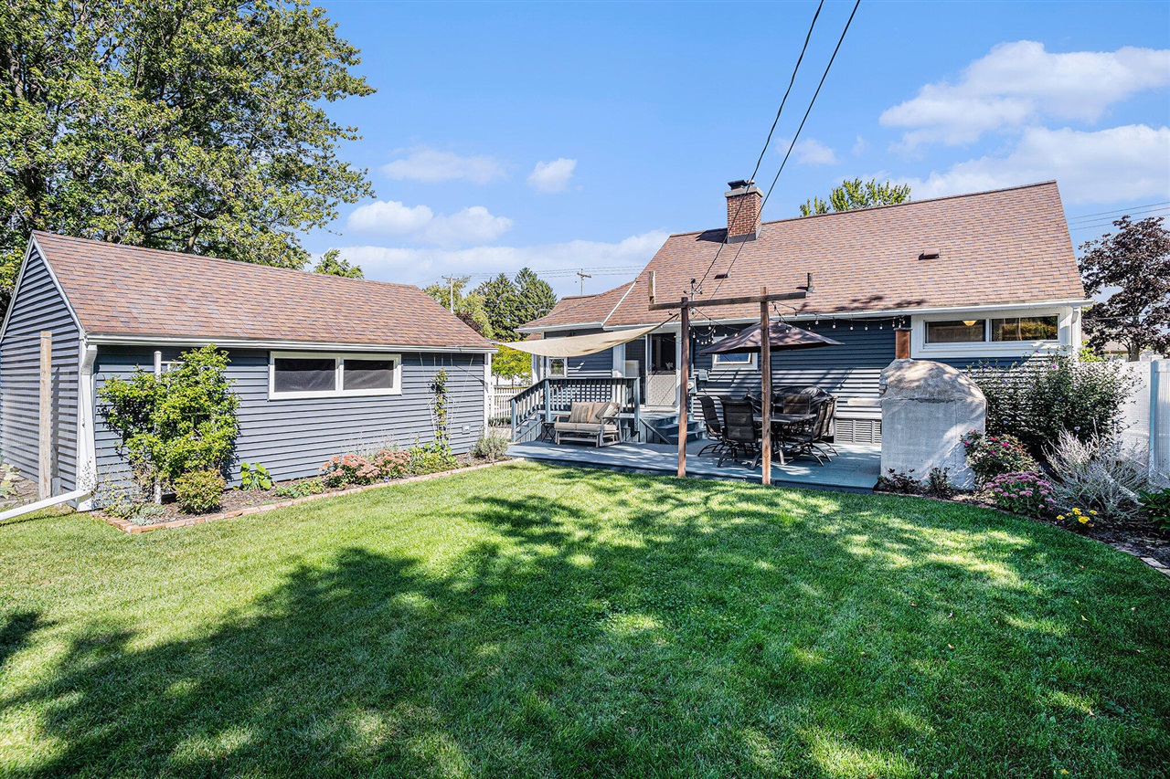 1805 Wisconsin Street, Grand Haven, MI, 49417-2571