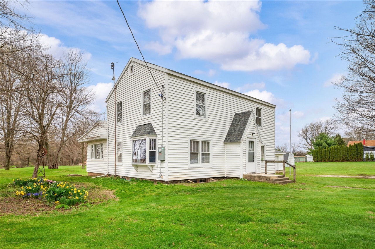 13690 Cleveland Avenue, Buchanan, MI, 49107-9337