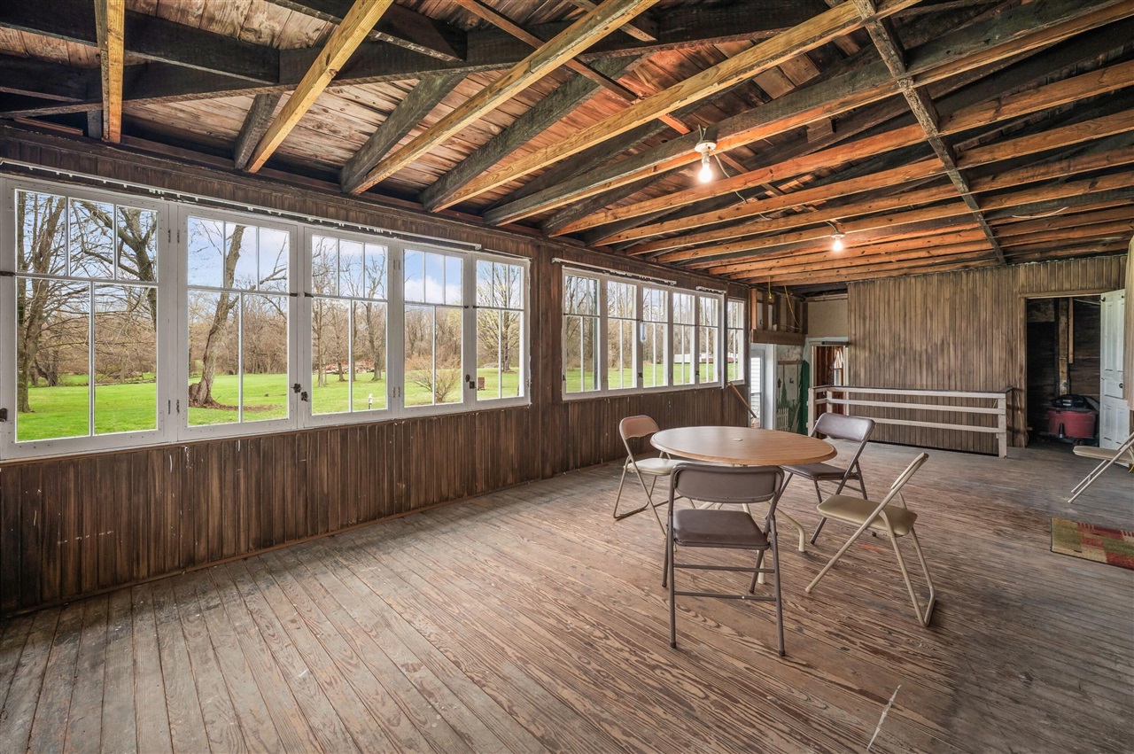 13690 Cleveland Avenue, Buchanan, MI, 49107-9337