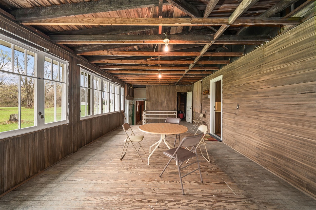 13690 Cleveland Avenue, Buchanan, MI, 49107-9337