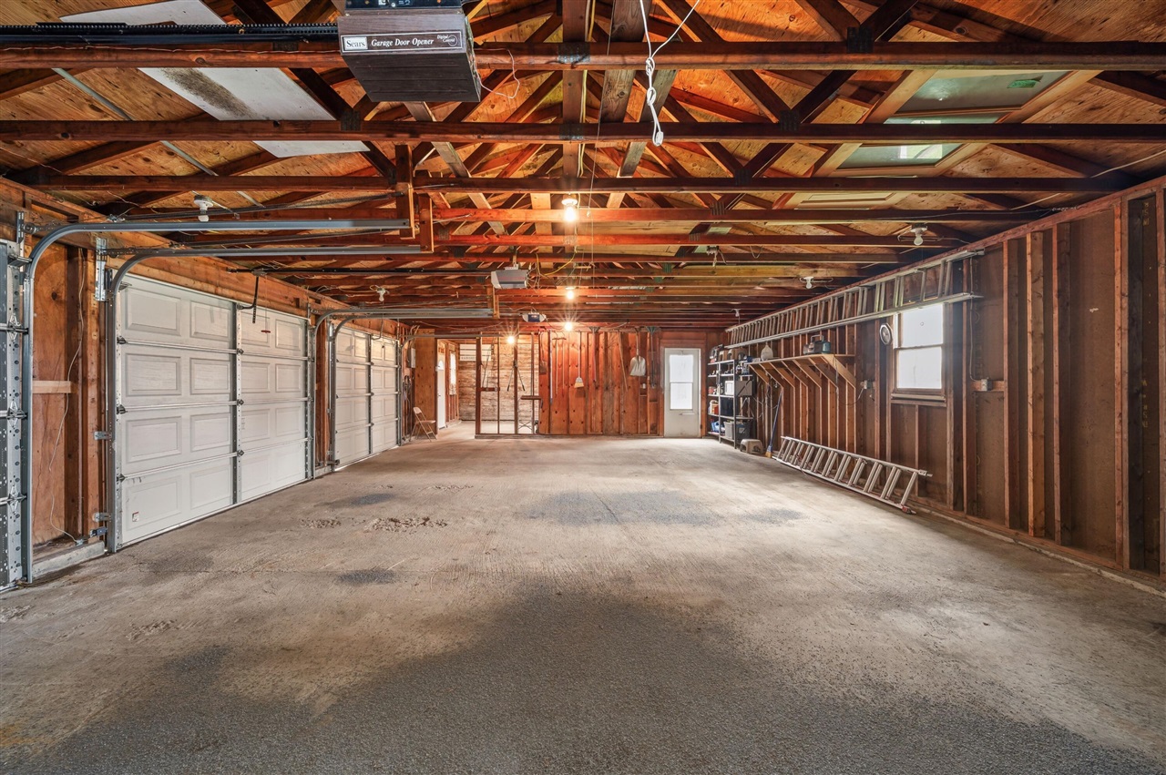 13690 Cleveland Avenue, Buchanan, MI, 49107-9337