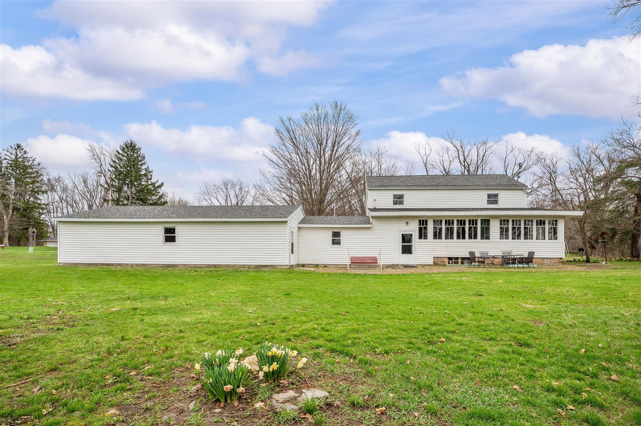 13690 Cleveland Avenue, Buchanan, MI, 49107-9337