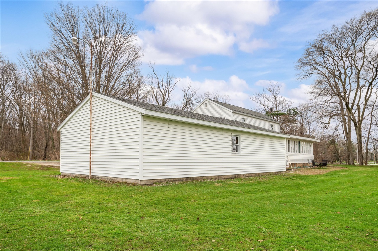 13690 Cleveland Avenue, Buchanan, MI, 49107-9337