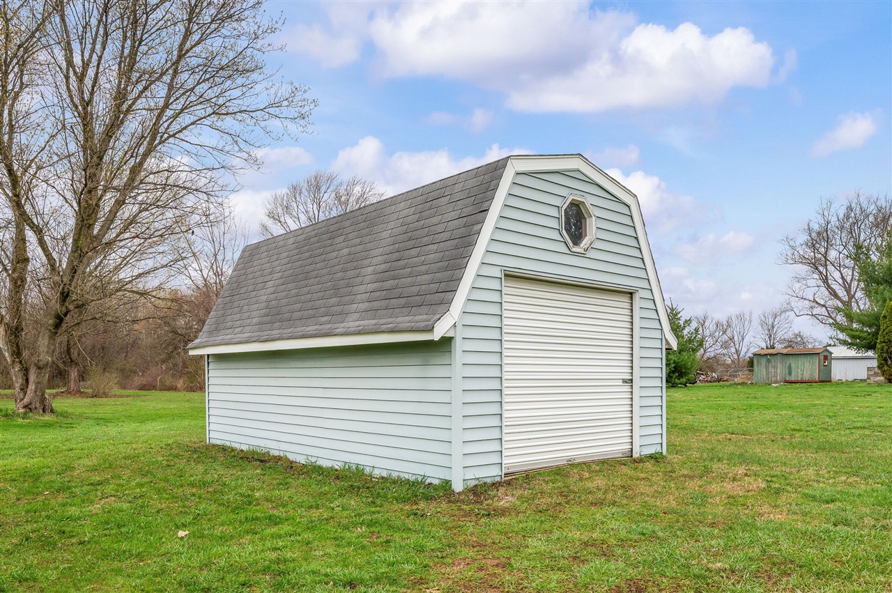 13690 Cleveland Avenue, Buchanan, MI, 49107-9337