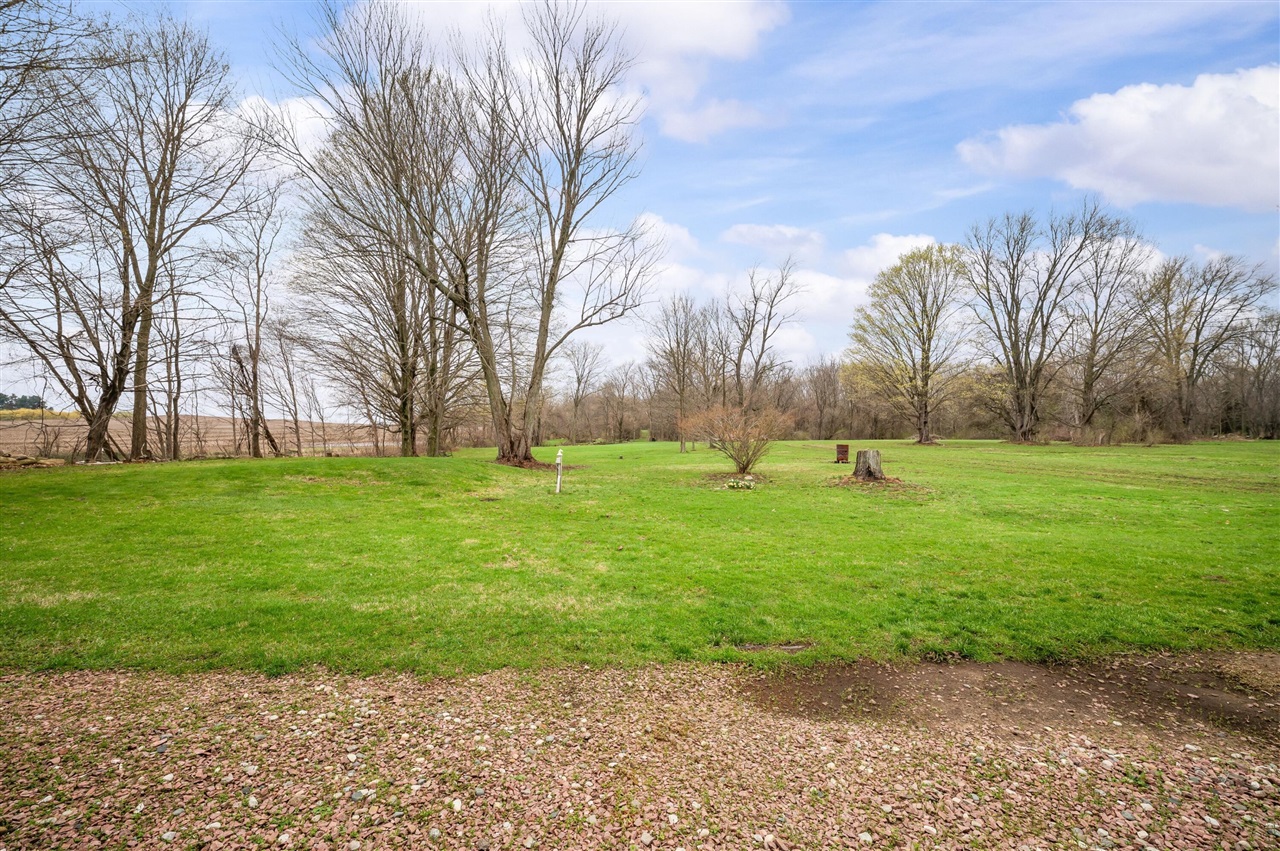 13690 Cleveland Avenue, Buchanan, MI, 49107-9337