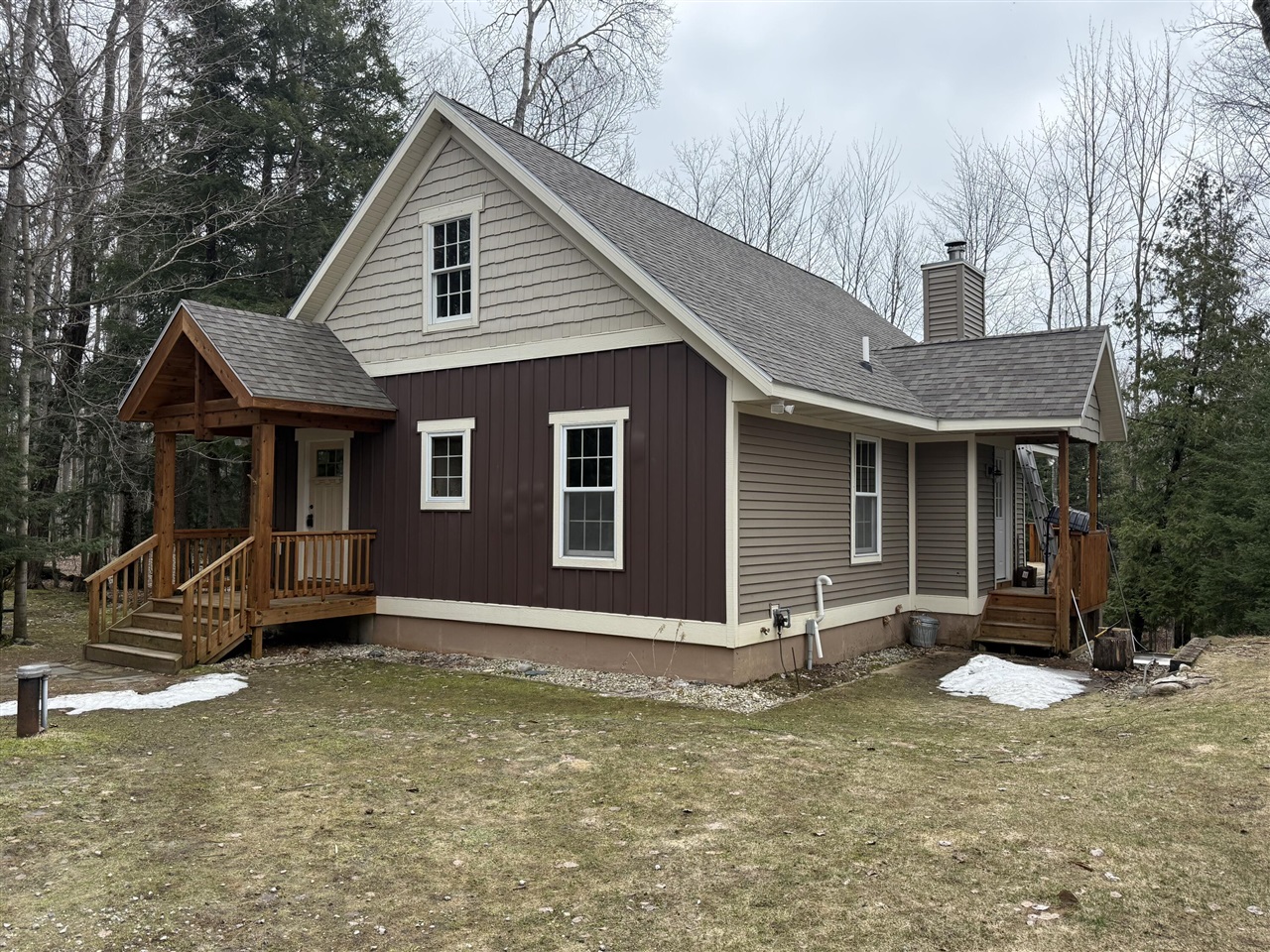 1075 Forest Ridge Trail, Charlevoix, MI, 49720-9695