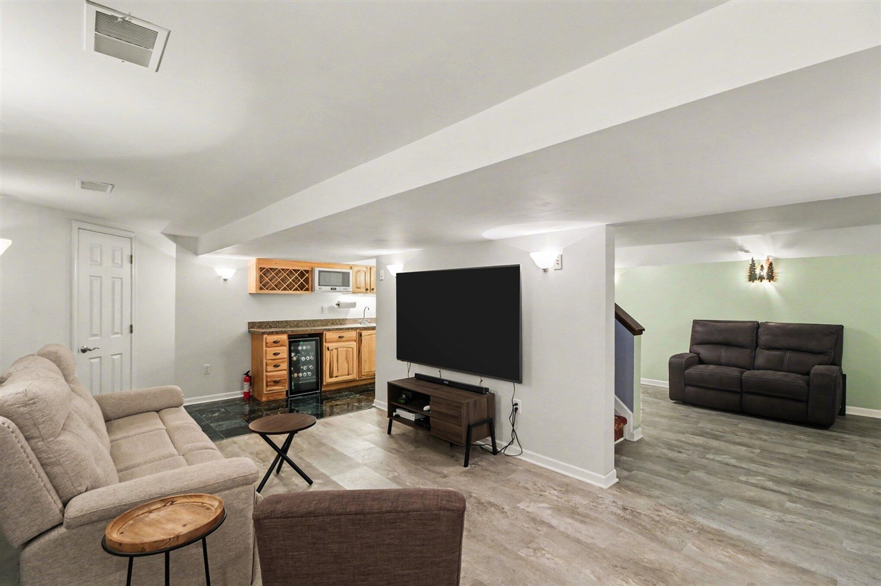 3786 Quarton Road, Bloomfield Hills, MI, 48302-4037