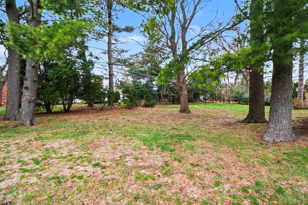 3786 Quarton Road, Bloomfield Hills, MI, 48302-4037