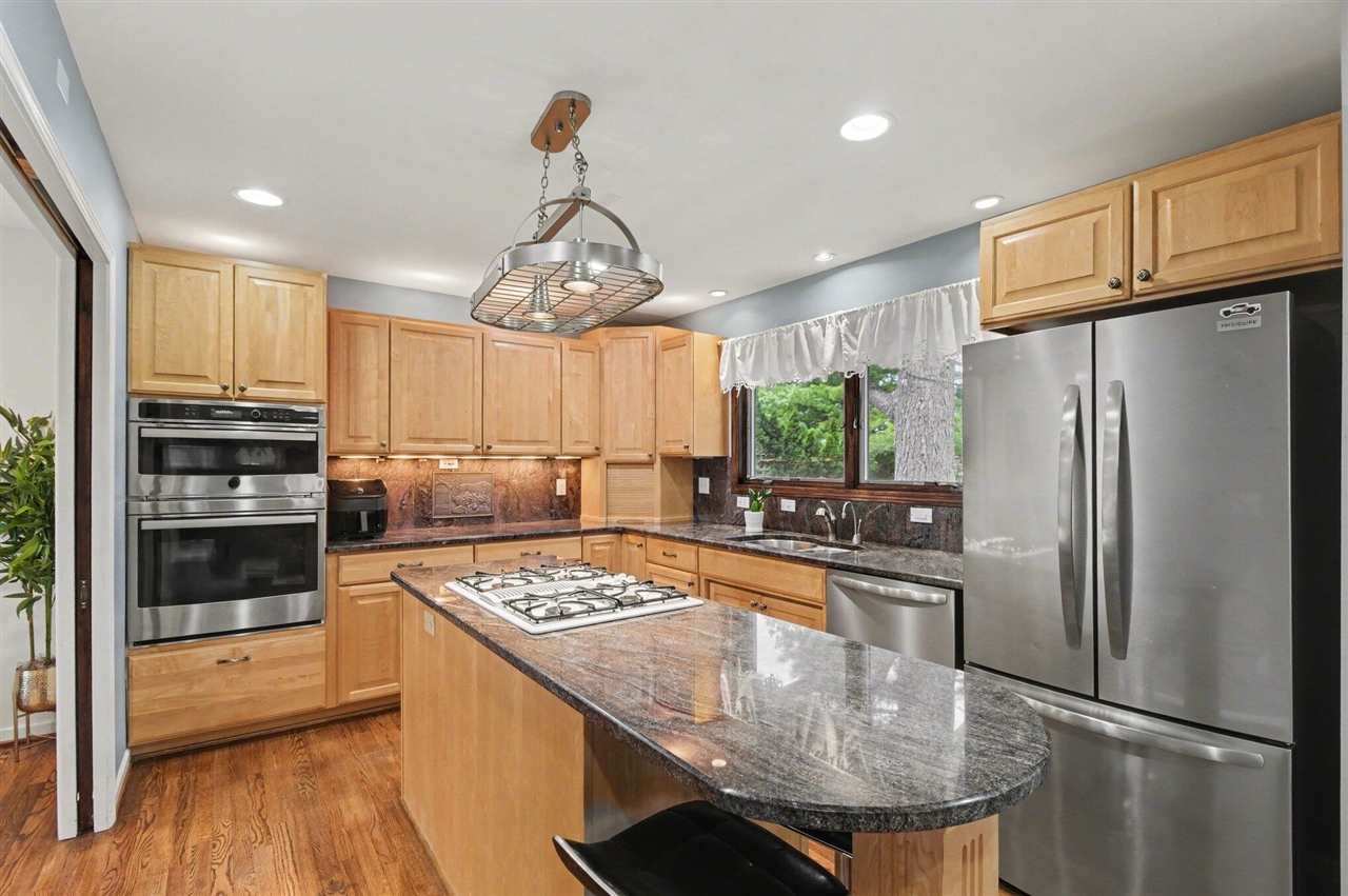 3786 Quarton Road, Bloomfield Hills, MI, 48302-4037