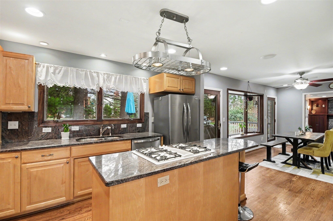 3786 Quarton Road, Bloomfield Hills, MI, 48302-4037