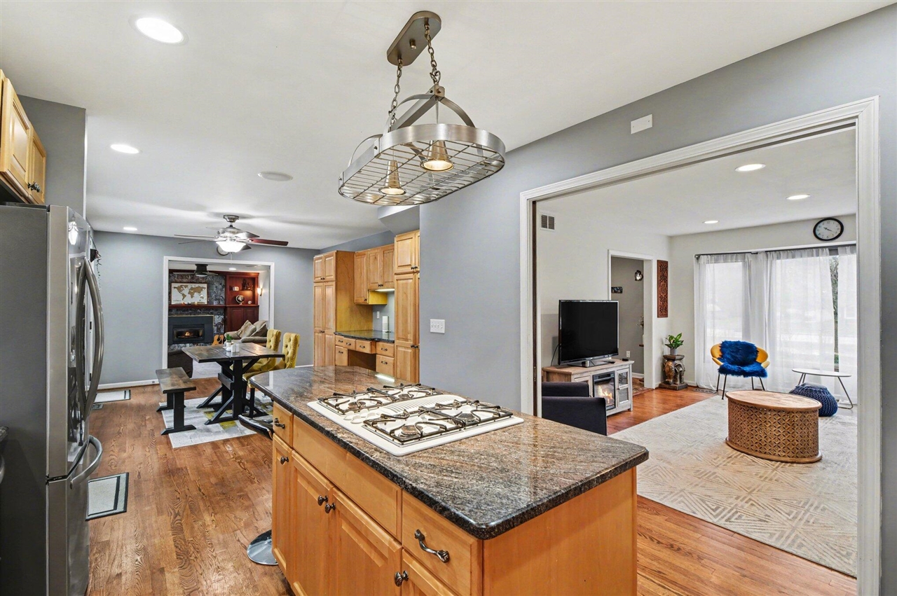 3786 Quarton Road, Bloomfield Hills, MI, 48302-4037