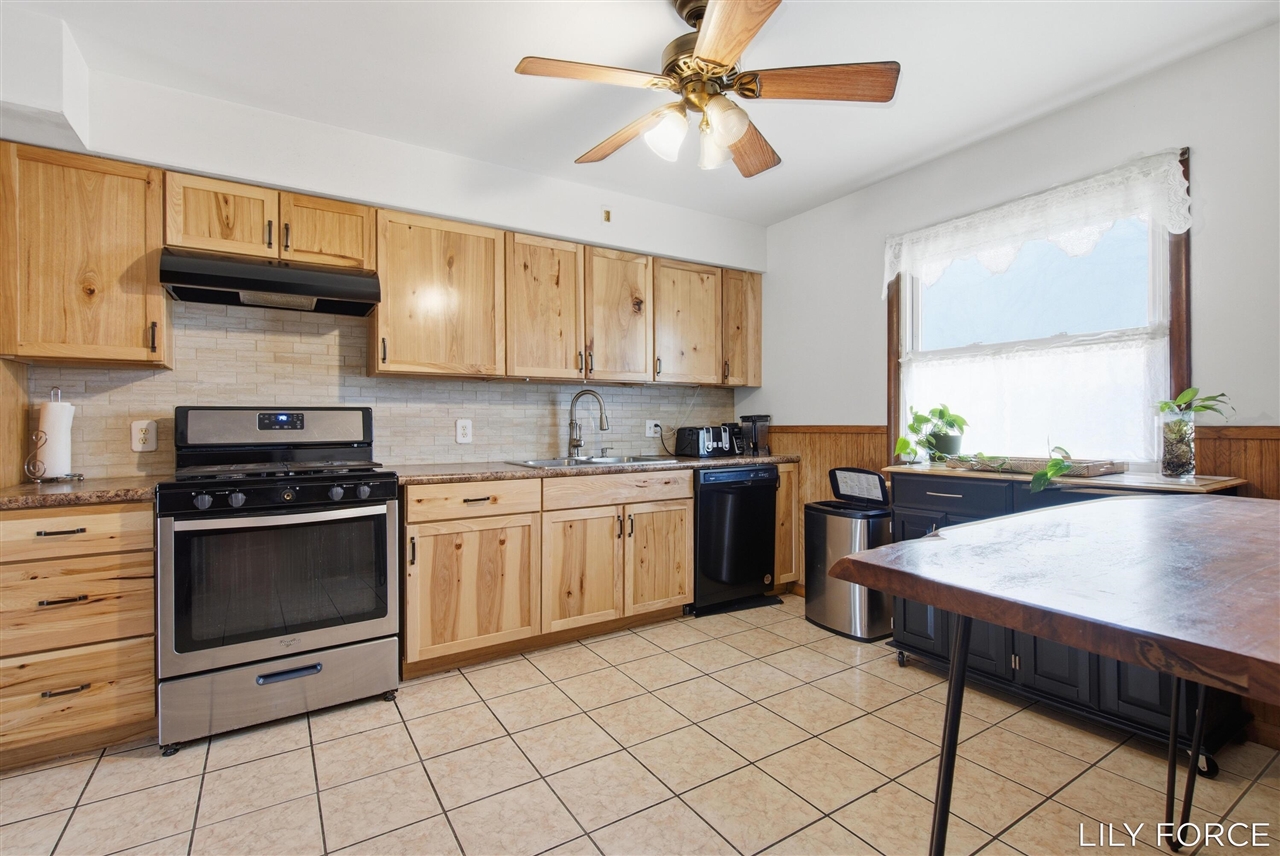 745 Barnett Place, Grand Rapids, MI, 49503-1153