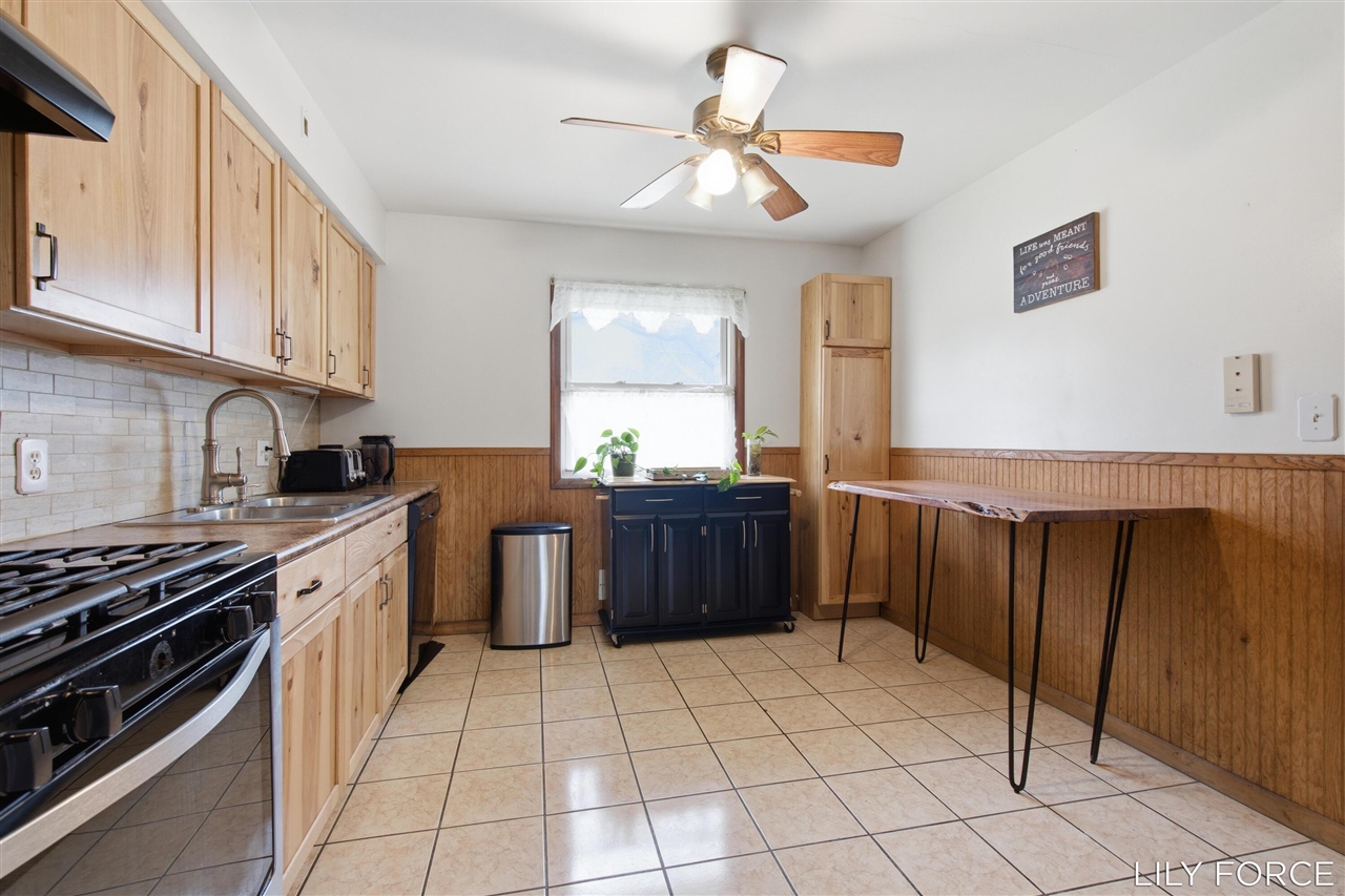 745 Barnett Place, Grand Rapids, MI, 49503-1153