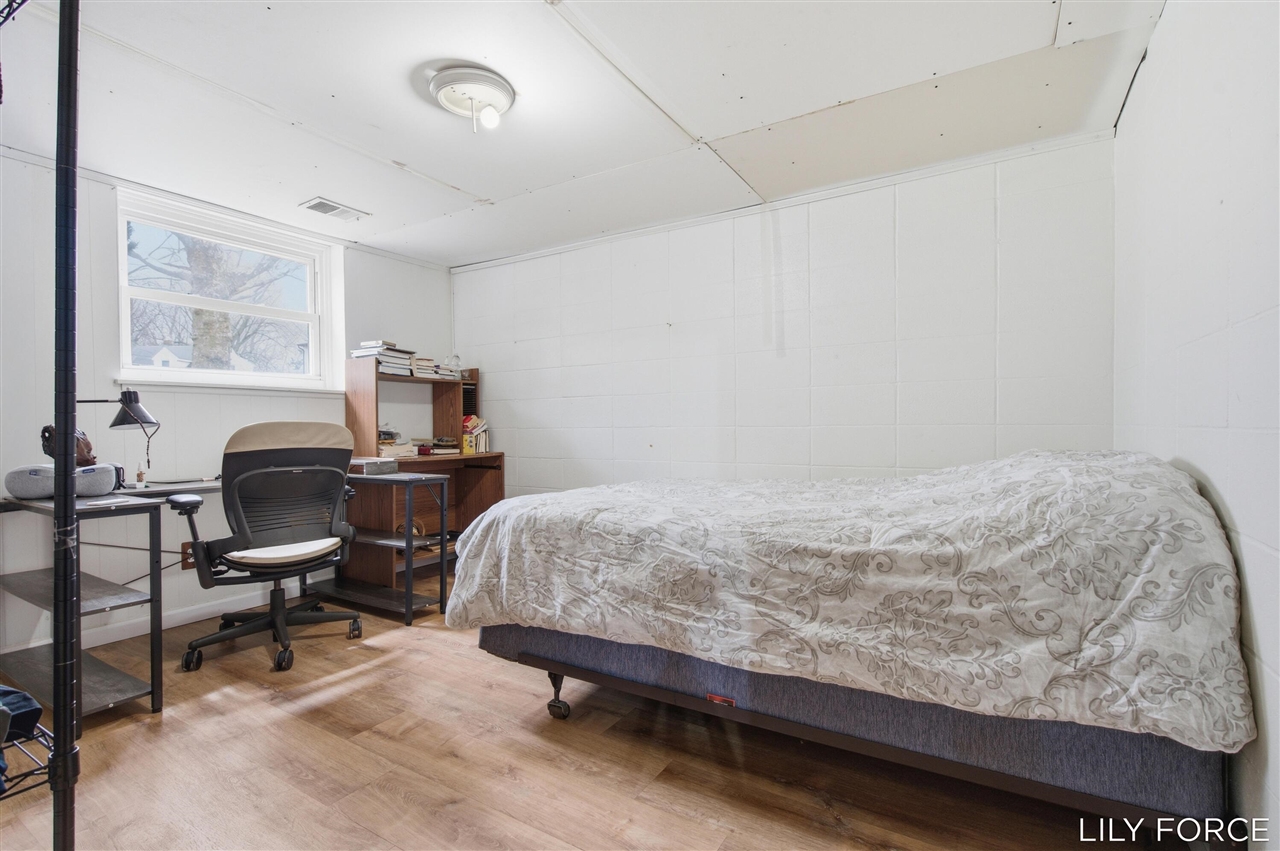 745 Barnett Place, Grand Rapids, MI, 49503-1153