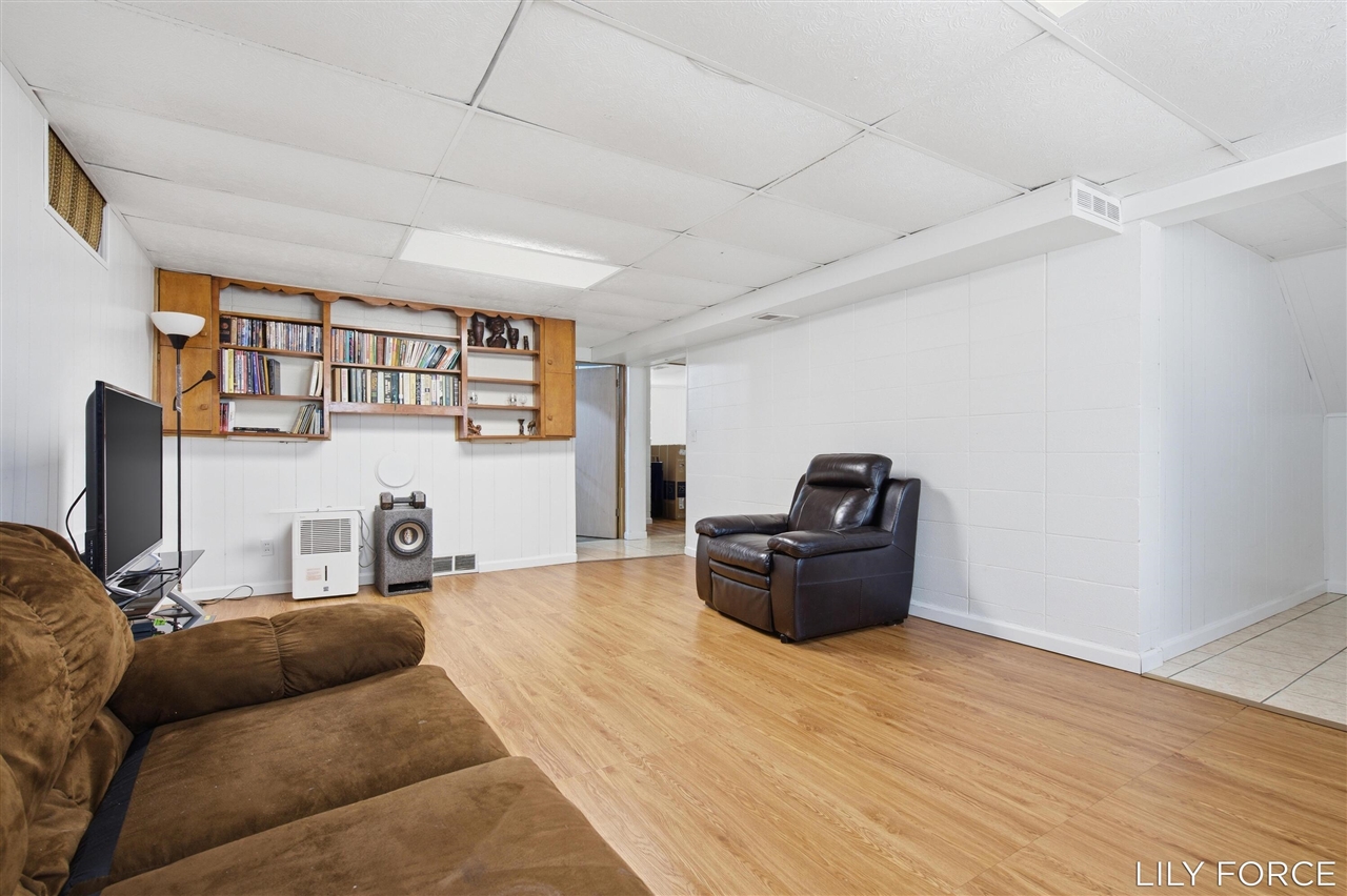 745 Barnett Place, Grand Rapids, MI, 49503-1153