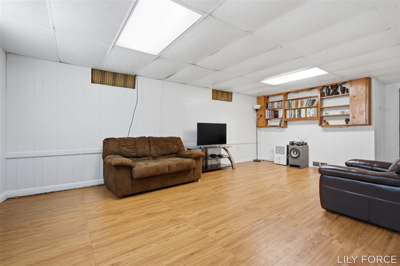 745 Barnett Place, Grand Rapids, MI, 49503-1153