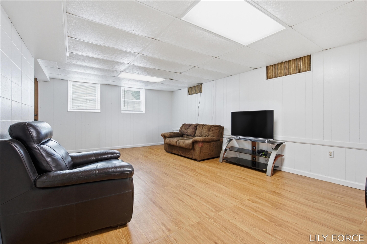 745 Barnett Place, Grand Rapids, MI, 49503-1153