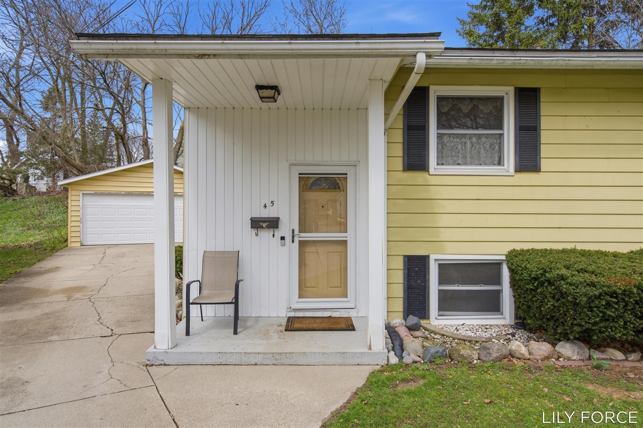 745 Barnett Place, Grand Rapids, MI, 49503-1153