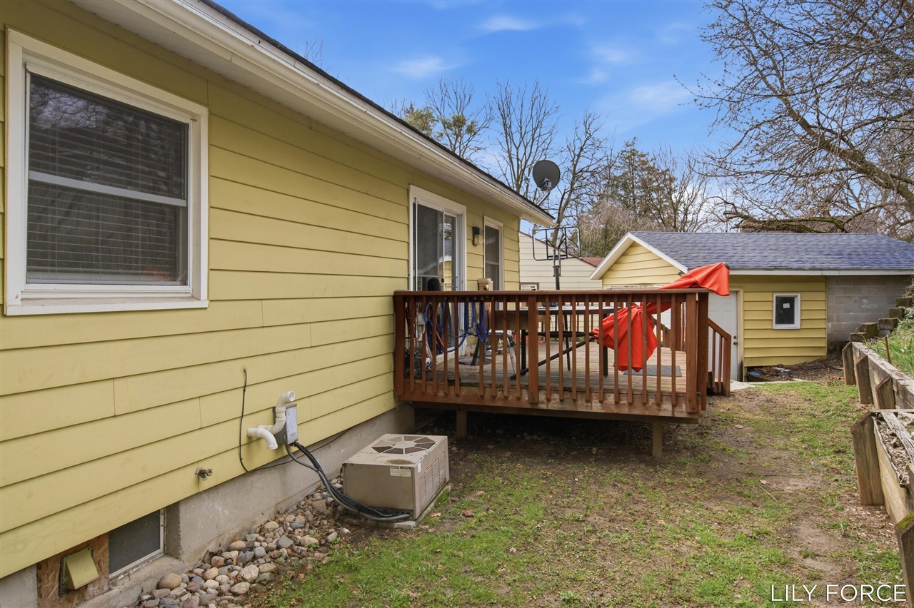 745 Barnett Place, Grand Rapids, MI, 49503-1153