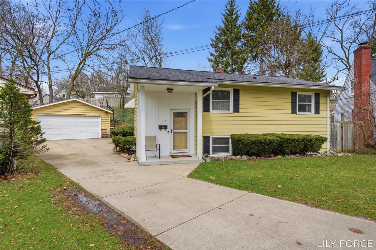 745 Barnett Place, Grand Rapids, MI, 49503-1153