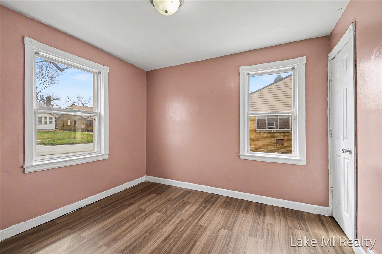 905 Dickinson Street, Grand Rapids, MI, 49507-2044