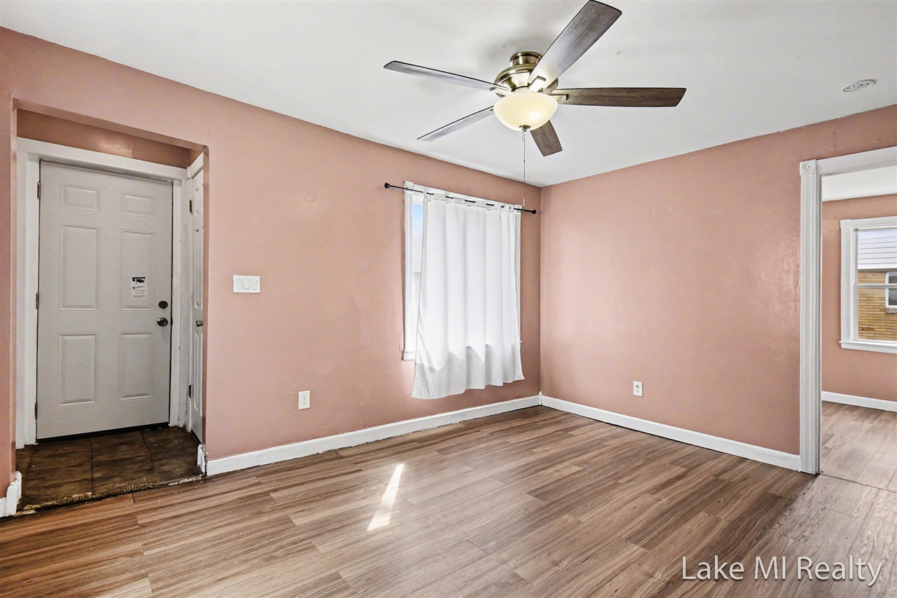 905 Dickinson Street, Grand Rapids, MI, 49507-2044