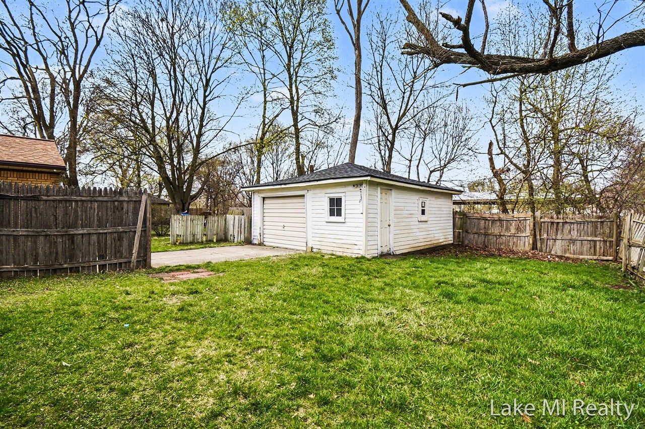 905 Dickinson Street, Grand Rapids, MI, 49507-2044