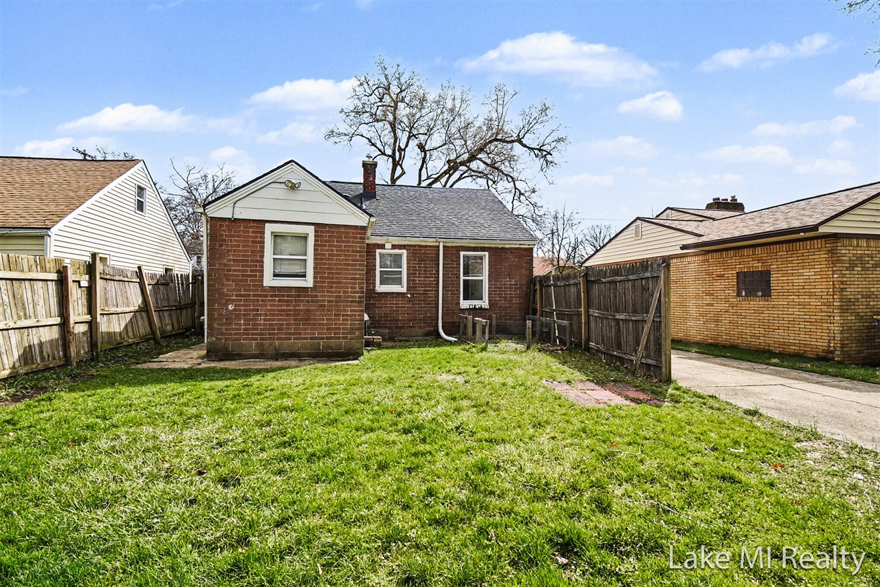 905 Dickinson Street, Grand Rapids, MI, 49507-2044