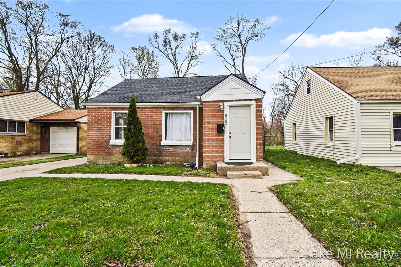 905 Dickinson Street, Grand Rapids, MI, 49507-2044