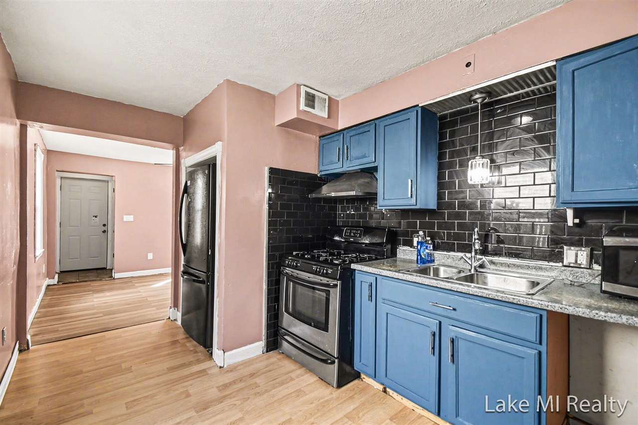 905 Dickinson Street, Grand Rapids, MI, 49507-2044