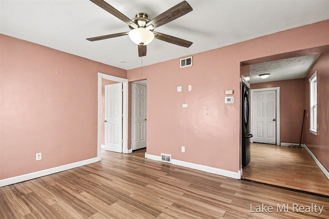 905 Dickinson Street, Grand Rapids, MI, 49507-2044